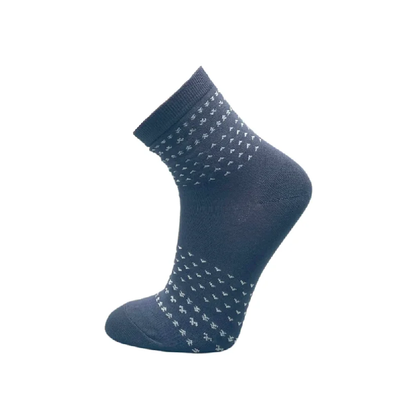 "Stitch Lines" Quarter Length Bamboo Socks by Point Zero - Medium